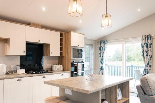 Lilac Lodge with Hot Tub Image 3