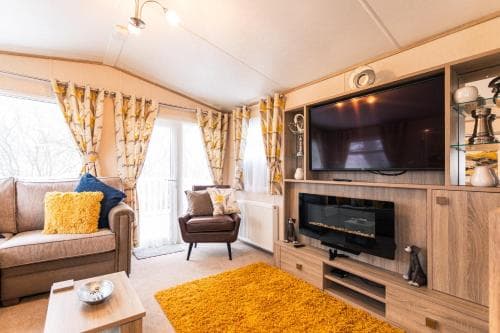 The Major Oak Lodge with Hot Tub Image 3