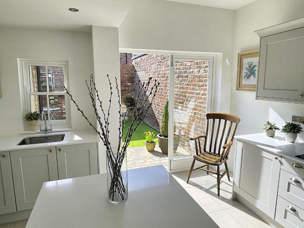 The Buckingham Image 1