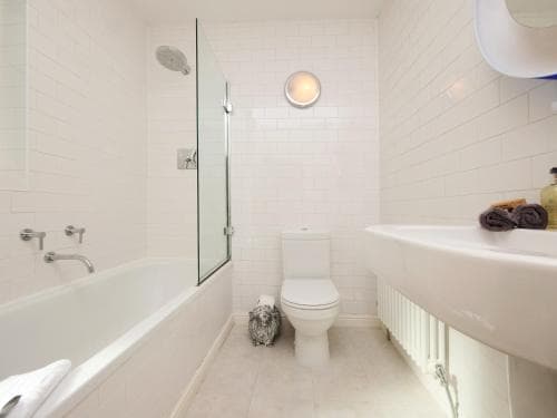 Courtyard Cottage York Image 3