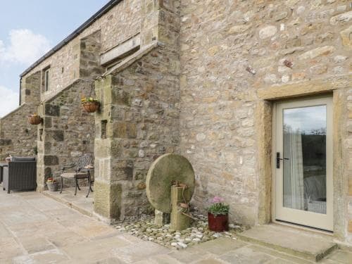 Crane Field Laithe Image 3