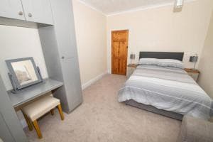 The Bungalow at Seaway's, Sleeps 11 + Image 2