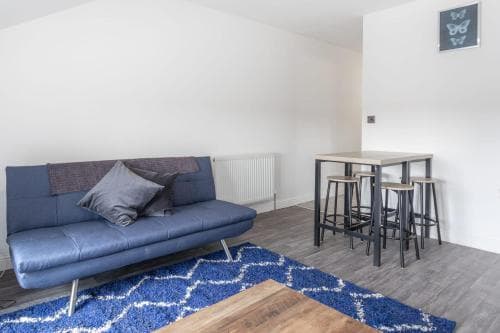 Lovely 2 Bed apartment close to city centre Image 3