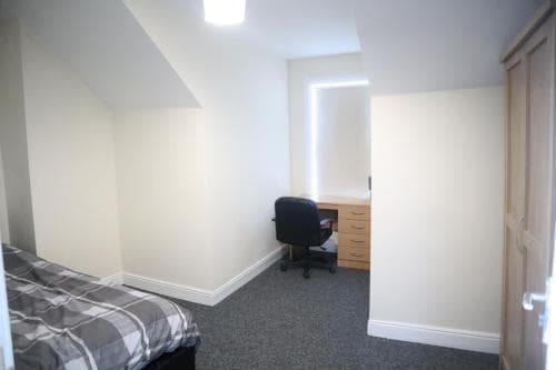 4 Bed/City Centre/Fast WiFi/Spacious Apartment Image 2