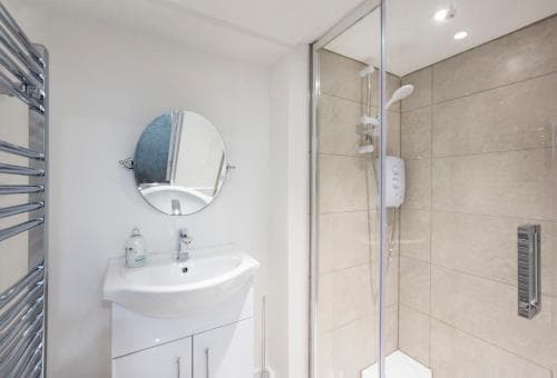 Saxon House Apartments Image 3