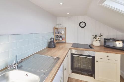 Host & Stay - Cooks Cabin Image 3