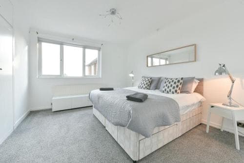 Spacious 3 bedroom apartment Image 2