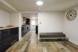 Coppergate Mews Apt 1 Stylish 2 bed 2 bath apartment private entrance Doncaster Image 5