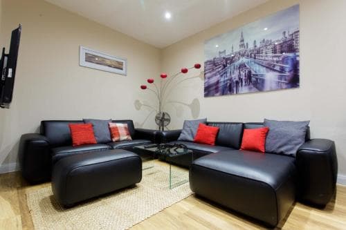 spacious apartment close to city centre with free secure parking Image 3