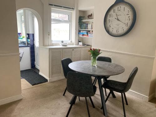 The Racecourse - Free Parking - With Our Neighbouring Homes Sleeps 6,12,18 - York Holiday Home Image 3