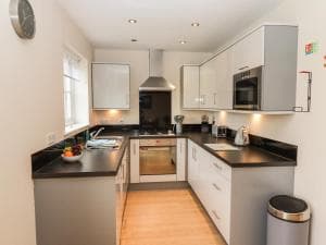 Sleeper Cottage Image 3