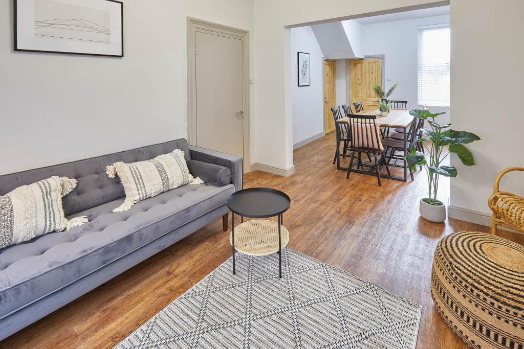 Host & Stay - Clifton House Image 1