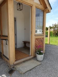 Exclusive Holiday Accommodation - Bancoft Cottage Image 2