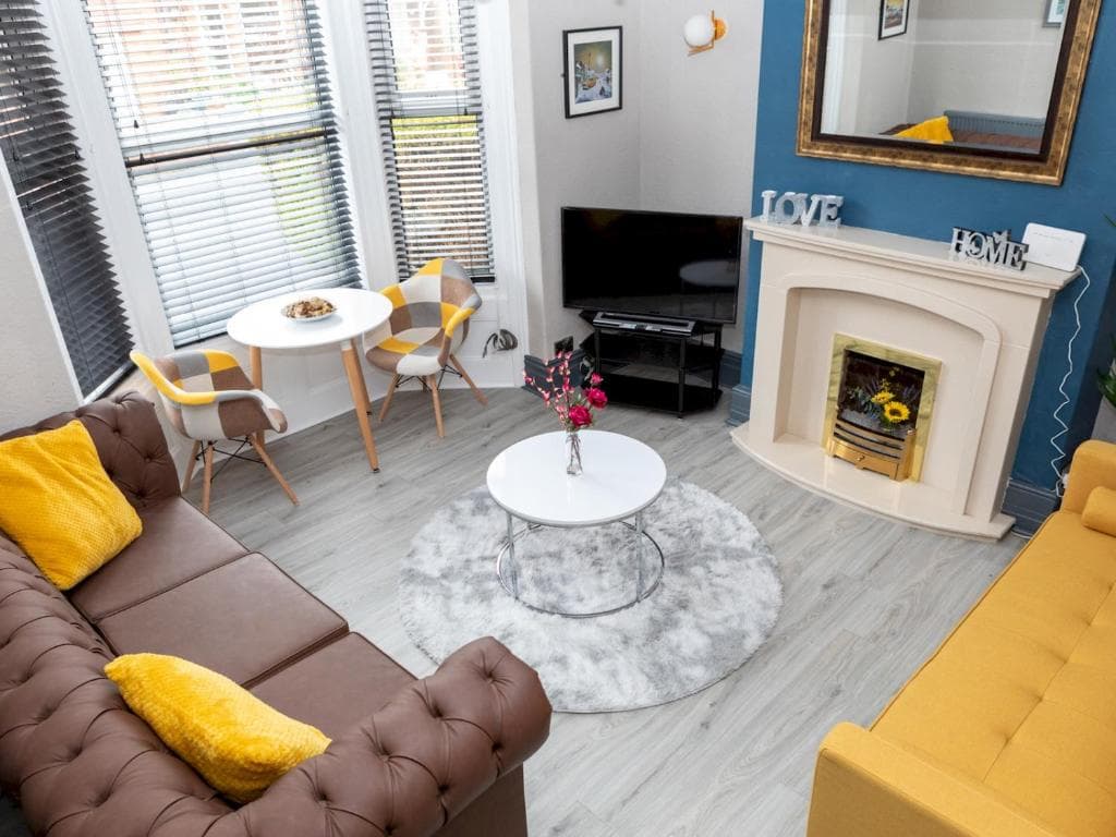 Pass the Keys Amazing, Newly renovated 5Bedroom House sleeps 10 Image 1