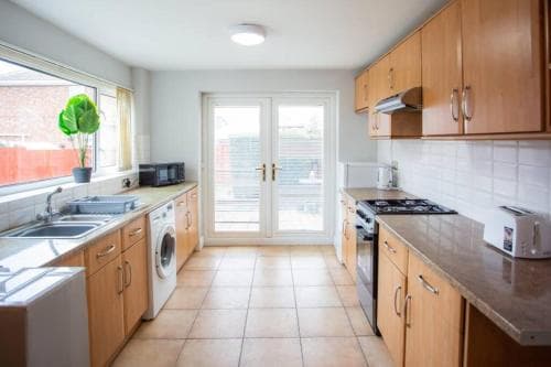 Millfield Bungalow Middlesbrough Workstays UK Image 3