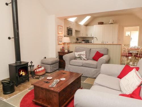 Applewood Cottage Image 3