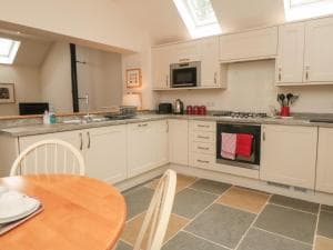 Applewood Cottage Image 2