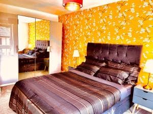 Modern townhouse, Sleeps 4 with parking Image 2