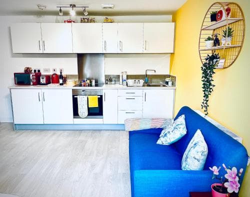 Modern townhouse, Sleeps 4 with parking Image 3