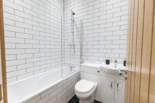 ST MARYS APARTMENT - One bedroom modern accommodation in charming market town in the Peak District, UK Image 3