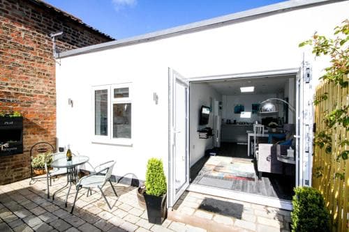 Little Ings, Modern, idyllic hideaway in Yorkshire market town Image 2