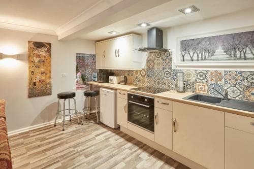 Host & Stay - The Milton Image 8