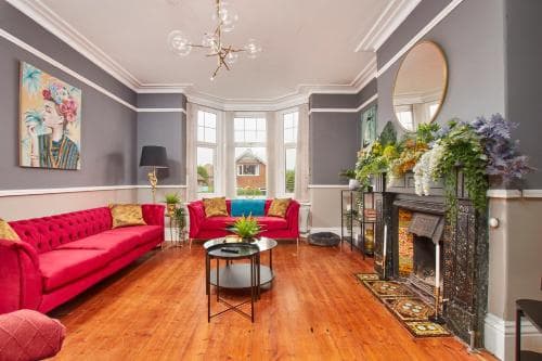 Large 7 Bed House - Sea Views - Parking - Pets - Hottub Image 3