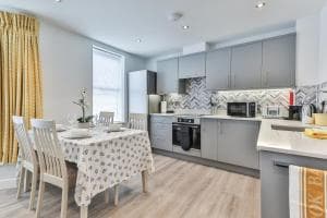 13 Belle House - Apartment 1 Image 6