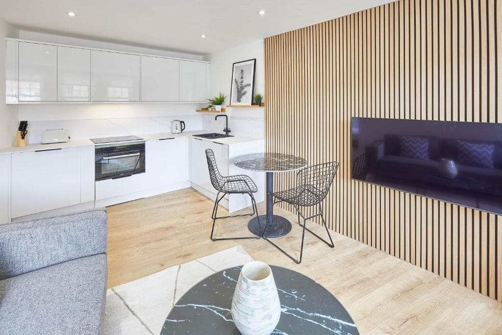 Host & Stay - Golden Lion Apartments Image 1