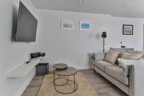 11 Belle House Image 3