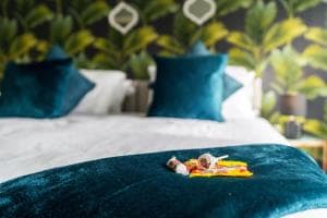 BEAUTIFUL Contractor and Family House - M18 & A1 - Private Parking & Big Garden by ComfyWorkers Image 3