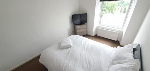 24hr SELF CHECK IN APARTMENT CENTRAL BARNSLEY Image 2