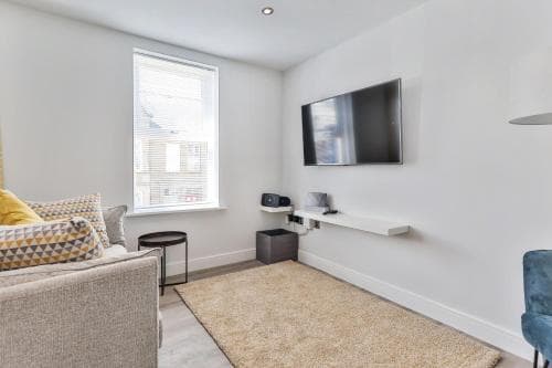 Belle House, Apt 5 Image 4