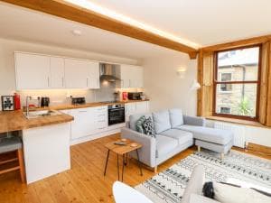 2 Chews Cottage Image 2