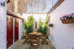 15 Brownlow Street Image 3