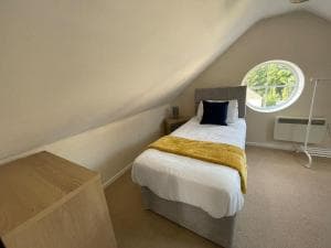 Modern 4BR Apartment in Great Location Image 2