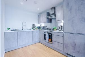 ✰OnPoint - MODERN 2 Bed Apartment Close To Centre✰ Image 2