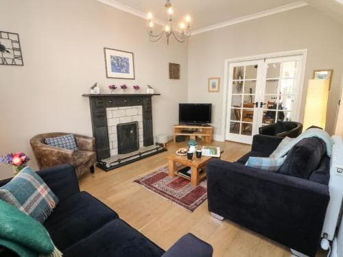 Chandlers Cottage Image 3