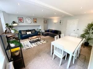 South cliff Apartment with Garden Image 2