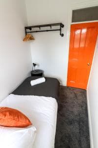 Beautiful 3 Bedroom house - Sleeps 5 Free parking Image 2