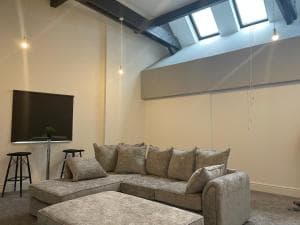 #5 Grimston St Apartment near Hull New Theatre Image 2