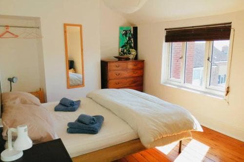 200 year old large townhouse with sea views Image 3