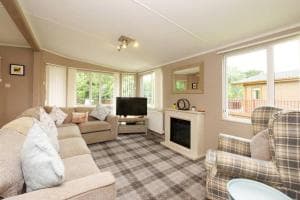 Heron Lodge with Hot Tub Image 2