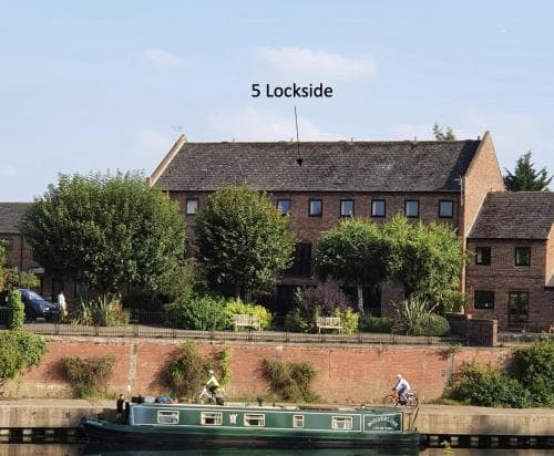 5 Lockside *Free private parking* *City centre* Image 2