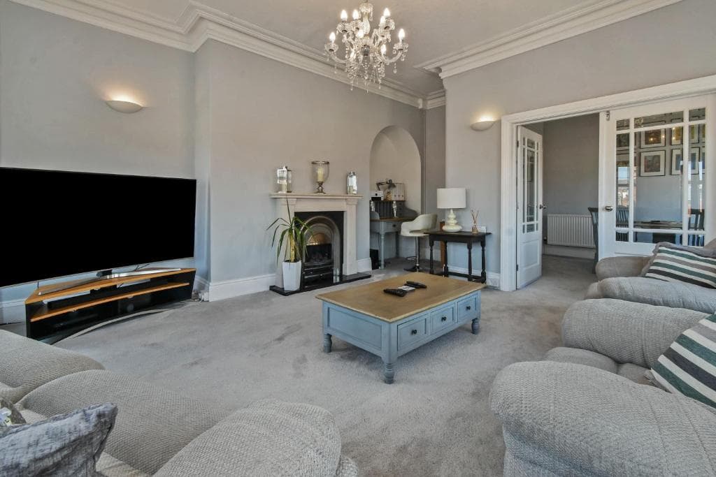 Luxury Apartment Victoria Image 1