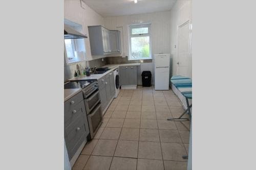 Entire House in a Quiet Residential Area Image 3