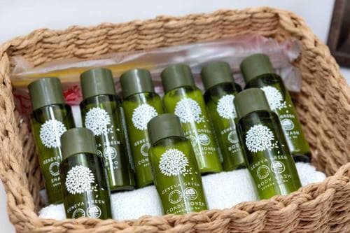 Central Harrogate townhouse apartment with parking Image 2