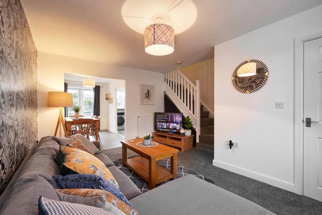 Halifax Gorgeous New Home - 3 bedrooms Image 3