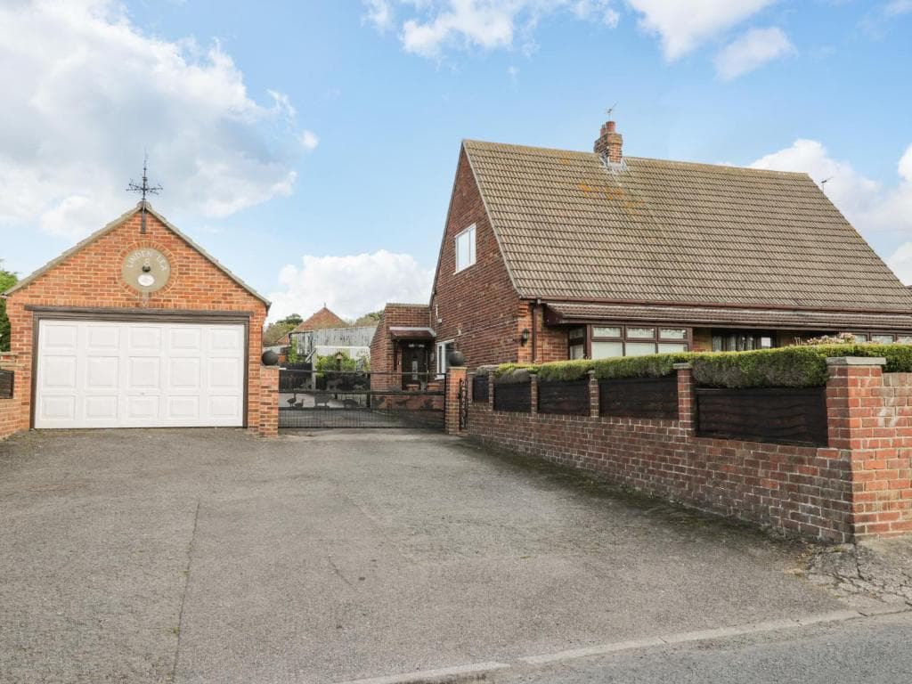 8 Coronation Avenue Image 1