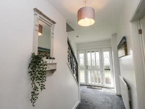 8 Coronation Avenue Image 2